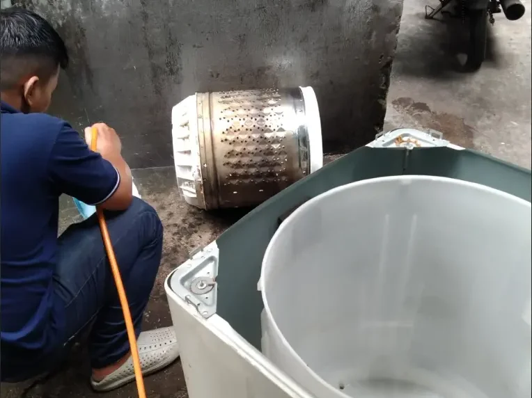 Dịch vụ vệ sinh máy giặt 6